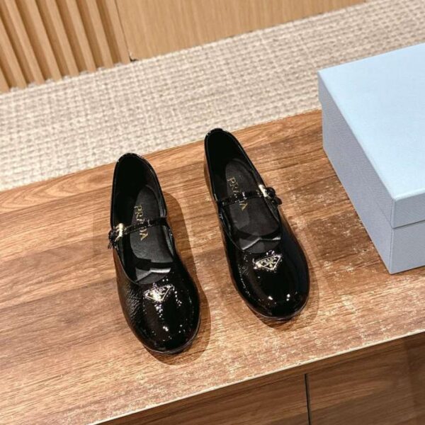repliche,replica,perfette,siti di,affidabili,migliori siti,dove comprare,1:1,scarpe da ginnastica Nuove scarpe Mary Jane Prada (8VAWR)