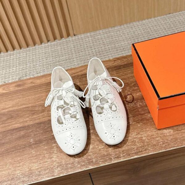 Scarpe Mary Jane Brogue Hermes, nuove, in pelle con tacco piatto e incisioni a punta cava (876YV)