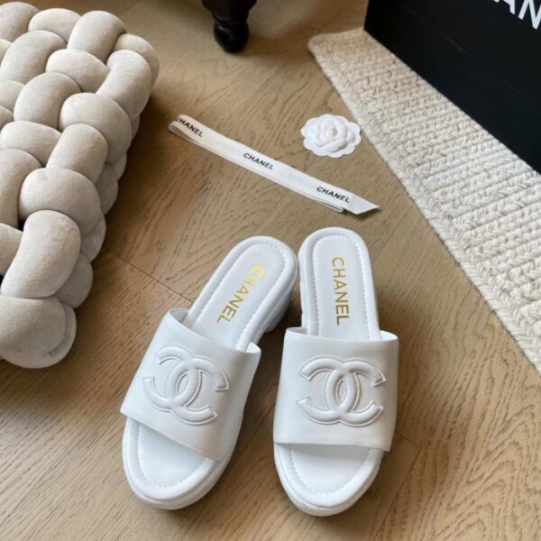 repliche,replica,perfette,siti di,affidabili,migliori siti,dove comprare,1:1,scarpe da ginnastica Nuove pantofole Chanel con suola spessa, versione top (2CXG8)