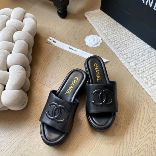repliche,replica,perfette,siti di,affidabili,migliori siti,dove comprare,1:1,scarpe da ginnastica Nuove pantofole Chanel con suola spessa, versione top (9429D)