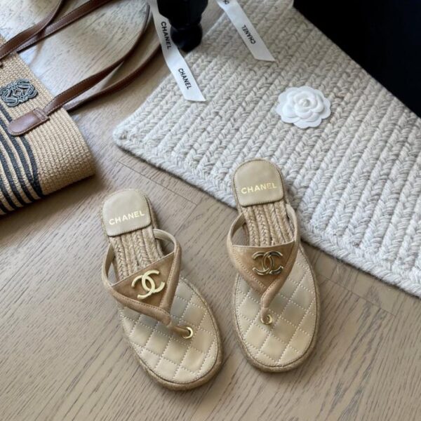 repliche,replica,perfette,siti di,affidabili,migliori siti,dove comprare,1:1,scarpe da ginnastica Nuove infradito piatte intrecciate Chanel, versione top (68VPI)