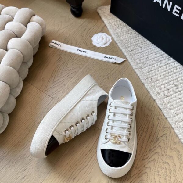 repliche,replica,perfette,siti di,affidabili,migliori siti,dove comprare,1:1,scarpe da ginnastica Nuove scarpe Chanel con punta a biscotto, tomaia in pelle di pecora nibu, modello top in pelle di pecora (AE45W)
