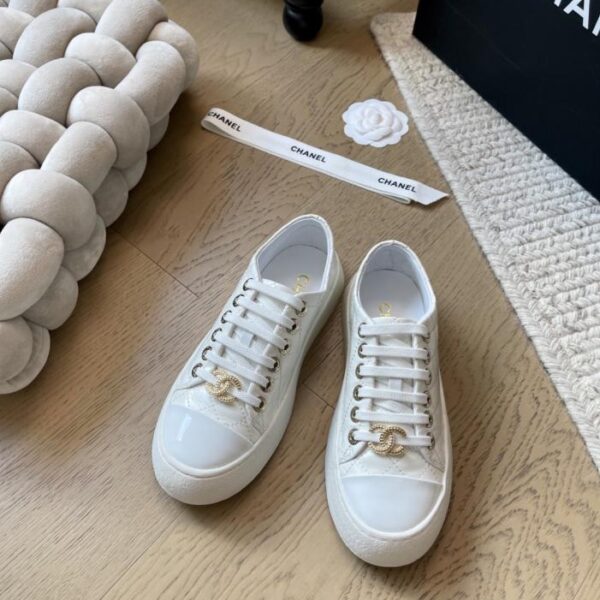 repliche,replica,perfette,siti di,affidabili,migliori siti,dove comprare,1:1,scarpe da ginnastica Nuove scarpe Chanel con punta grande in biscotto, serie Nibu in pelle di pecora, versione superiore in pelle di pecora (EWK3T)