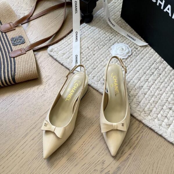 repliche,replica,perfette,siti di,affidabili,migliori siti,dove comprare,1:1,scarpe da ginnastica Scarpe estive Chanel con tacco spesso e fiocco, versione top (FUKNK)