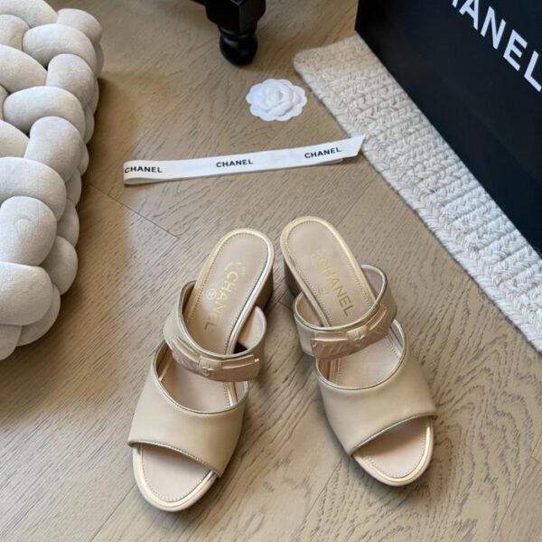 repliche,replica,perfette,siti di,affidabili,migliori siti,dove comprare,1:1,scarpe da ginnastica Sandali estivi Chanel con tacco a blocco, versione top (R619P)