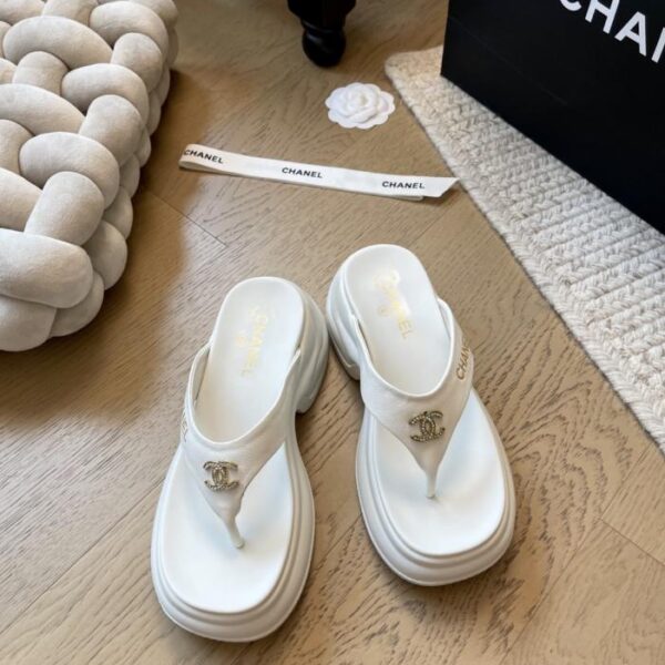 repliche,replica,perfette,siti di,affidabili,migliori siti,dove comprare,1:1,scarpe da ginnastica Ciabatte estive con zeppa Chanel, serie Top Edition (4HADR)