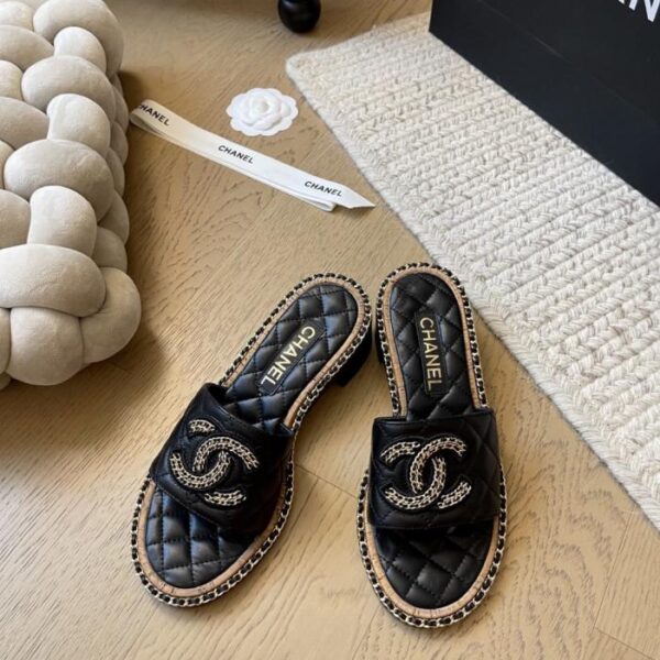 Chanel, nuova serie di sandali da spiaggia per la primavera e l'estate (IIBHA)