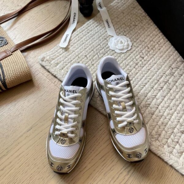 Nuove sneakers Chanel Silver Horn King Series, versione top (AH286)