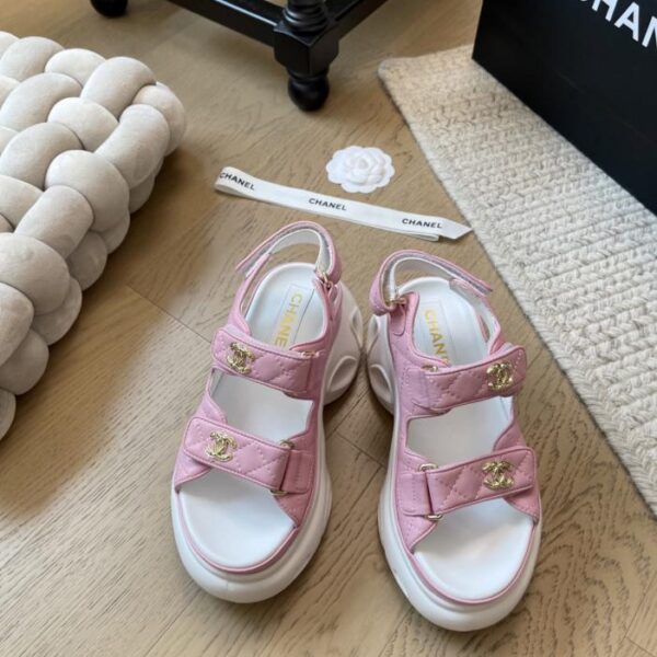 repliche,replica,perfette,siti di,affidabili,migliori siti,dove comprare,1:1,scarpe da ginnastica Nuovi sandali Chanel con suola spessa in velcro, serie Top Edition (P7YEX)