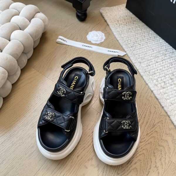 repliche,replica,perfette,siti di,affidabili,migliori siti,dove comprare,1:1,scarpe da ginnastica Nuovi sandali Chanel con suola spessa in velcro, serie Top Edition (WT22O)