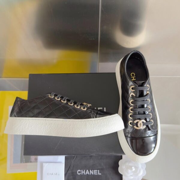 repliche,replica,perfette,siti di,affidabili,migliori siti,dove comprare,1:1,scarpe da ginnastica Scarpe sportive casual con fondo spesso e motivo a rombi di Chanel, modello biscotto (QOUVA)