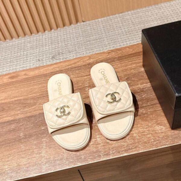Ciabatte con fibbia e zaino Chanel Diamond (XGENN)