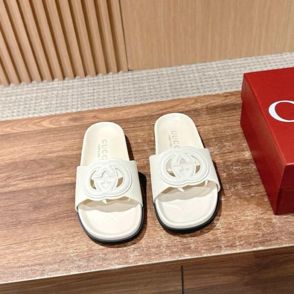 repliche,replica,perfette,siti di,affidabili,migliori siti,dove comprare,1:1,scarpe da ginnastica Nuove ciabatte da spiaggia Gucci con velcro, ciabatte in pelle con fibbia G a forma di diamante (F6IDZ)