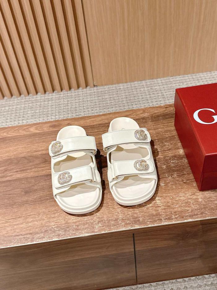 repliche,replica,perfette,siti di,affidabili,migliori siti,dove comprare,1:1,scarpe da ginnastica Nuove ciabatte da spiaggia Gucci con velcro, ciabatte in pelle con fibbia G a forma di diamante (CXC4D) repliche,replica,perfette,siti di,affidabili,migliori siti,dove comprare,1:1,scarpe da ginnastica Nuove ciabatte da spiaggia Gucci con velcro, ciabatte in pelle con fibbia G a forma di diamante (CXC4D)