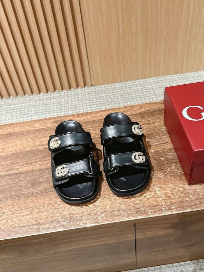 repliche,replica,perfette,siti di,affidabili,migliori siti,dove comprare,1:1,scarpe da ginnastica Nuove ciabatte da spiaggia Gucci con velcro, ciabatte in pelle con fibbia G a forma di diamante (X59TL) repliche,replica,perfette,siti di,affidabili,migliori siti,dove comprare,1:1,scarpe da ginnastica Nuove ciabatte da spiaggia Gucci con velcro, ciabatte in pelle con fibbia G a forma di diamante (X59TL)
