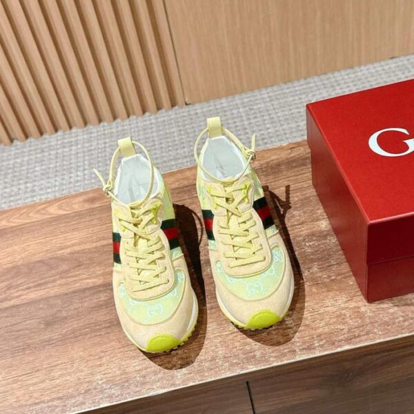 Le ultime sneakers casual con suola spessa della serie Re-Motion di Gucci (J6NLR)