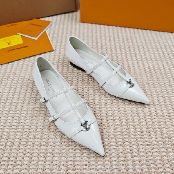 repliche,replica,perfette,siti di,affidabili,migliori siti,dove comprare,1:1,scarpe da ginnastica Gli espositori Louis Vuitton presentano le ultime scarpe da ballo a punta con suola piatta 6AM, versione top (AZKFY)