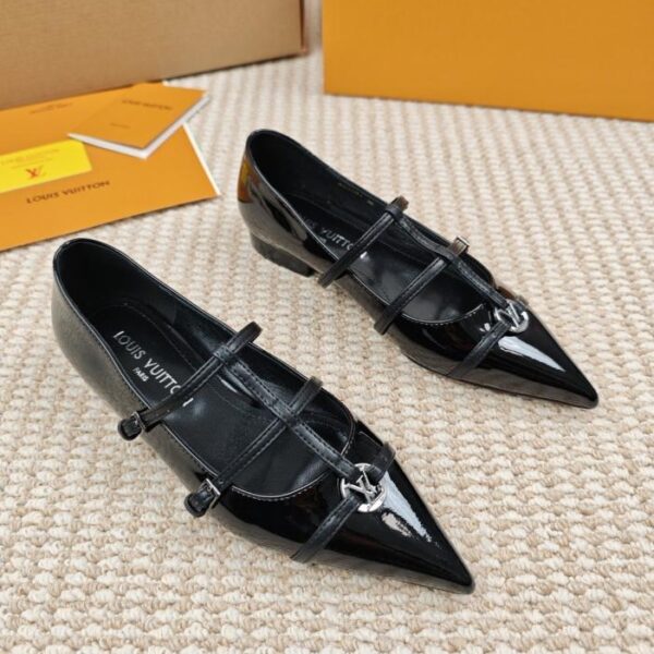 repliche,replica,perfette,siti di,affidabili,migliori siti,dove comprare,1:1,scarpe da ginnastica Gli espositori Louis Vuitton presentano l’ultima serie di ballerine a punta con suola piatta 6AM, versione top (C1TRV)