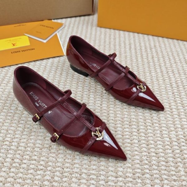 repliche,replica,perfette,siti di,affidabili,migliori siti,dove comprare,1:1,scarpe da ginnastica Gli espositori Louis Vuitton presentano l’ultima serie di ballerine a punta con suola piatta 6AM, versione top (Q2OK6)
