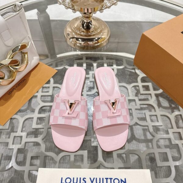 repliche,replica,perfette,siti di,affidabili,migliori siti,dove comprare,1:1,scarpe da ginnastica I banchi Louis Vuitton si concentrano sull’ultimo modello di pantofole con stampa scozzese in rilievo nella versione superiore (RISAC)