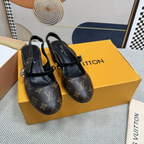 repliche,replica,perfette,siti di,affidabili,migliori siti,dove comprare,1:1,scarpe da ginnastica La versione top dei nuovi sandali con tacco a blocco di LV, questo sandalo Helios (THV06)