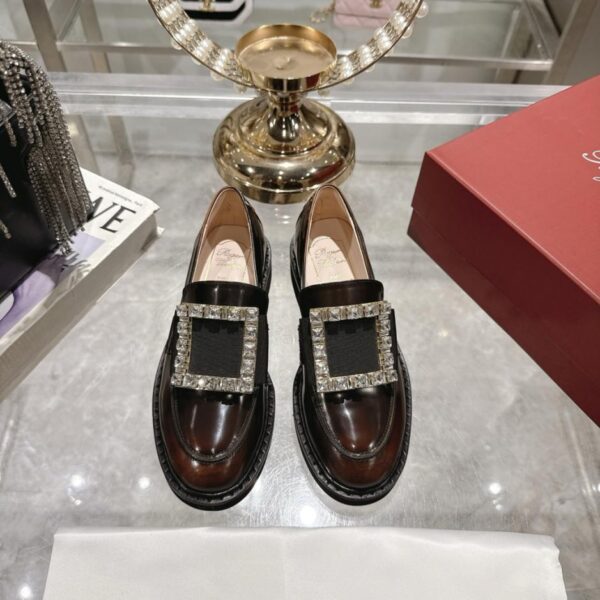repliche,replica,perfette,siti di,affidabili,migliori siti,dove comprare,1:1,scarpe da ginnastica Roger Vivier, nuova versione di alta gamma con fibbia classica in ottone e fibbia a diamante (L)