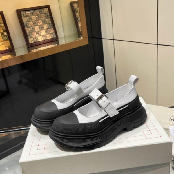 Le ultime scarpe Mary Jane con plateau di Alexander McQueen (GQ8UF)