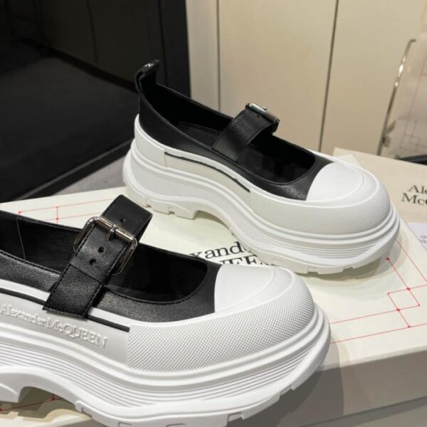 Le ultime scarpe Mary Jane con plateau di Alexander McQueen (PUAK4)