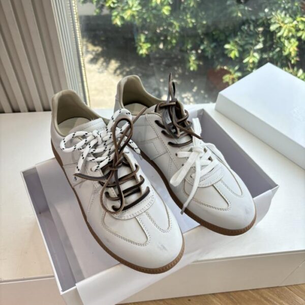 repliche,replica,perfette,siti di,affidabili,migliori siti,dove comprare,1:1,scarpe da ginnastica Maison Margiela MM6 Scarpe casual da allenamento tedesche G035 versione top (5UJQ9)