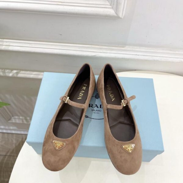 repliche,replica,perfette,siti di,affidabili,migliori siti,dove comprare,1:1,scarpe da ginnastica Prada presenta la nuova serie di ballerine in nappa triangolare scamosciata (4 (E778O)
