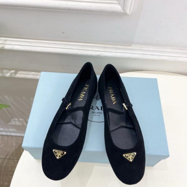 repliche,replica,perfette,siti di,affidabili,migliori siti,dove comprare,1:1,scarpe da ginnastica Prada presenta la nuova serie di ballerine in camoscio e nappa triangolare (4 (WJAAU)