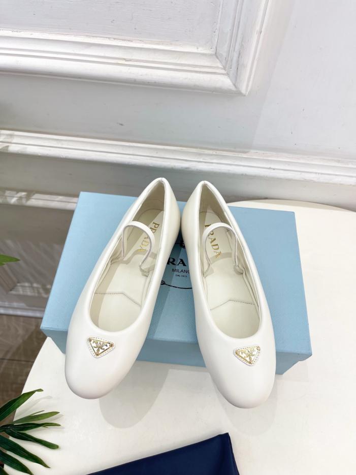 repliche,replica,perfette,siti di,affidabili,migliori siti,dove comprare,1:1,scarpe da ginnastica Le nuove ballerine in pelle di pecora con logo triangolare in nappa di Prada (K39MZ) repliche,replica,perfette,siti di,affidabili,migliori siti,dove comprare,1:1,scarpe da ginnastica Le nuove ballerine in pelle di pecora con logo triangolare in nappa di Prada (K39MZ)