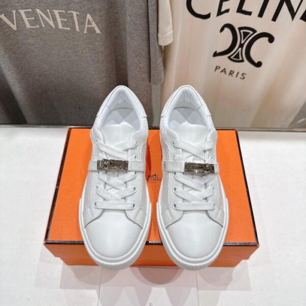 Mocassini con lacci, le nuove scarpe casual da coppia di Hermes (8J3YU)
