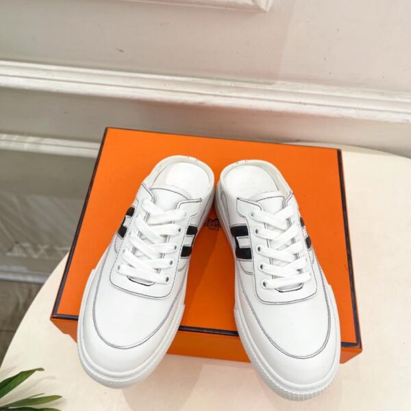 Hermes lancia le nuove classiche sneaker da coppia Keep a forma di H (2TL2Q)