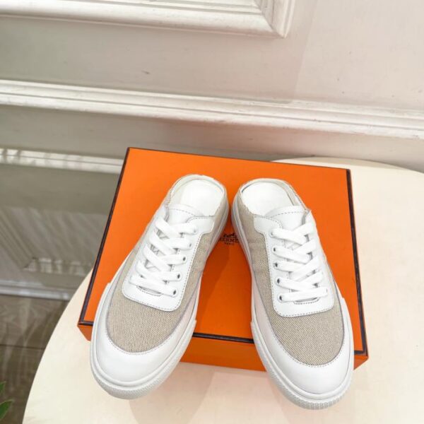 Hermes lancia le nuove classiche sneaker da coppia Keep a forma di H (1NA8T)