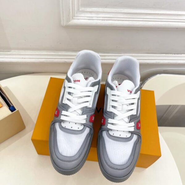 Le ultime sneakers retrò blu LV TRAINER di Louis Vuitton, versione top (2LGLV)