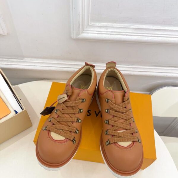 repliche,replica,perfette,siti di,affidabili,migliori siti,dove comprare,1:1,scarpe da ginnastica Louis Vuitton New LV REMIX Scarpe Derby con lacci Mountain Edition (VFJKE)