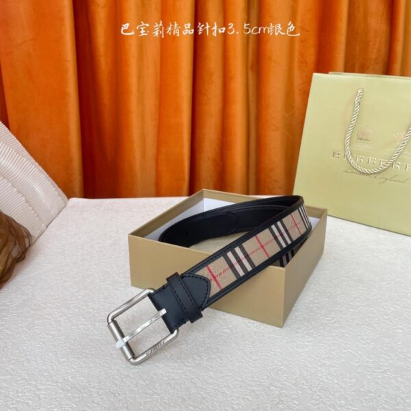 Cintura Burberry in pelle liscia sincronizzata con motivo cavaliere equestre (larghezza 3,5 cm) (J7UAK)