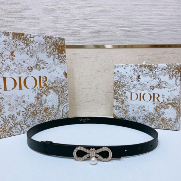Cintura Dior Le Nœud de Dior con fibbia a farfalla e diamanti 🦋18 mm (BMP2D)