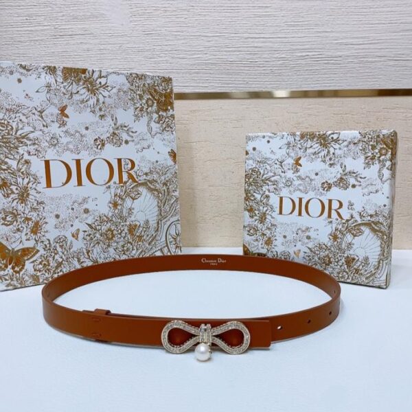 Cintura Dior Le Nœud de Dior con fibbia a farfalla e diamanti 🦋18 mm (LPR3M)