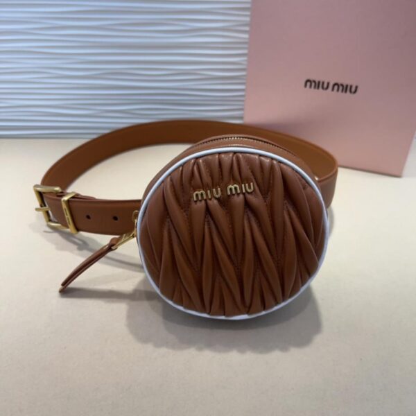 repliche,replica,perfette,siti di,affidabili,migliori siti,dove comprare,1:1,scarpe da ginnastica Cintura in pelle MiuMiu 3,0 cm. Dimensioni confezione 12,5 cm x 12 cm (0SNBZ)