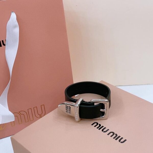 repliche,replica,perfette,siti di,affidabili,migliori siti,dove comprare,1:1,scarpe da ginnastica Miu Miu Bracciale Cintura in pelle 2,0 cm (8YPJ6)