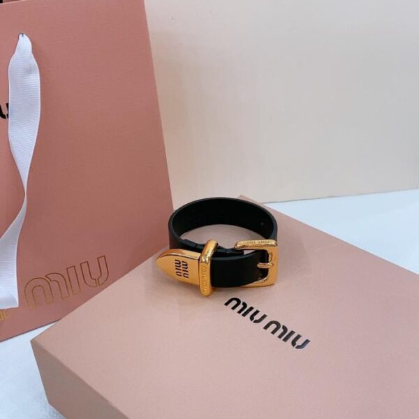 repliche,replica,perfette,siti di,affidabili,migliori siti,dove comprare,1:1,scarpe da ginnastica Miu Miu Bracciale Cintura in pelle 2,0 cm (9FIM3)