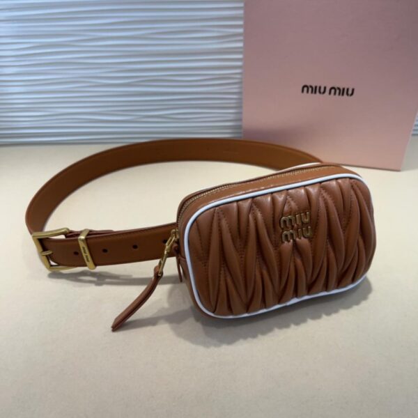 repliche,replica,perfette,siti di,affidabili,migliori siti,dove comprare,1:1,scarpe da ginnastica Cintura in pelle MiuMiu 3,0 cm (UXWIK)