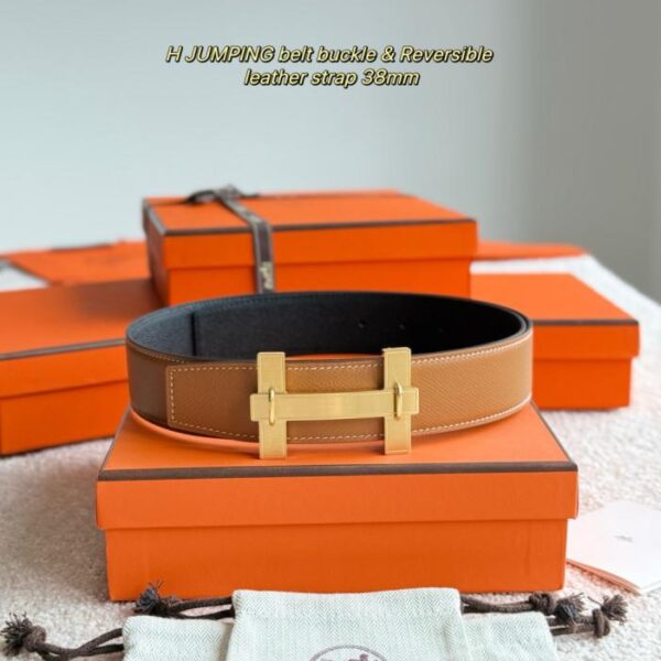 Cintura da uomo Hermes JUMPING (0JBT1) con finiture di alta qualità e pelle Epsom importata in nero e marrone dorato, larghezza 38 mm