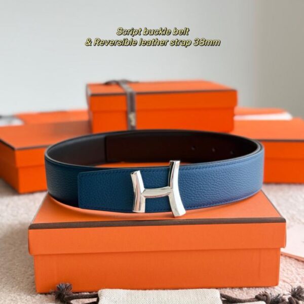 Cintura da uomo in pelle Togo importata (blu scuro) con ferramenta SCRIPT, larghezza 38 mm (KNN8B)