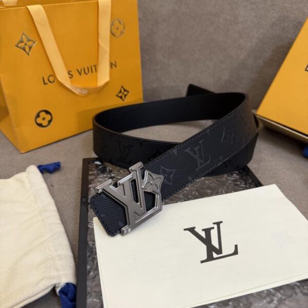 repliche,replica,perfette,siti di,affidabili,migliori siti,dove comprare,1:1,scarpe da ginnastica Cintura reversibile LV Dimension 4.0 in pelle con scritta LV in rilievo e monogramma floreale (EBZ5B)