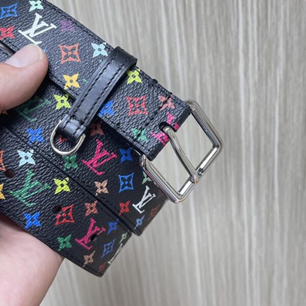 repliche,replica,perfette,siti di,affidabili,migliori siti,dove comprare,1:1,scarpe da ginnastica Louis Vuitton e l’artista giapponese Takashi Murakami hanno collaborato per creare la cintura bifacciale LVX™ LV D-Ring, dotata di un anello a D per appendere chiavi o decorazioni (WS6N6).