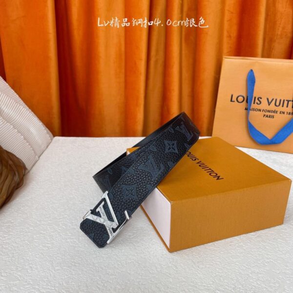 repliche,replica,perfette,siti di,affidabili,migliori siti,dove comprare,1:1,scarpe da ginnastica Louis Vuitton: classico, qualità originale. Un lato ha un motivo litchi in rilievo, l’altro ha una base liscia. Fibbia originale in acciaio di alta qualità, larghezza 4,0 cm (U709X).