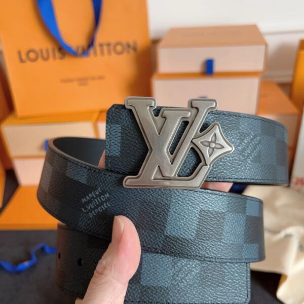 repliche,replica,perfette,siti di,affidabili,migliori siti,dove comprare,1:1,scarpe da ginnastica I nuovi modelli Louis Vuitton sono ora disponibili presso gli sportelli. Larghezza LV4.0CM M4110 (O5Y0O)